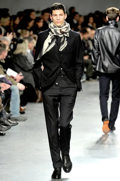Look 7
